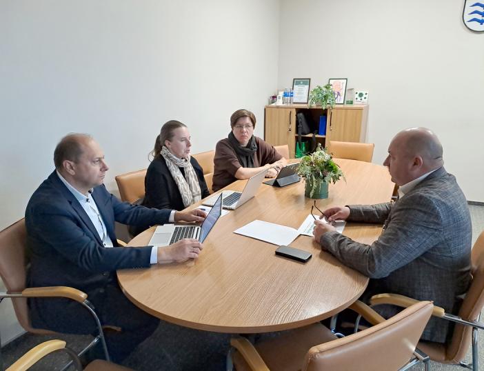 Savivaldybėje kalbėta apie bankų paslaugų gyventojams prieinamumą ir plėtrą