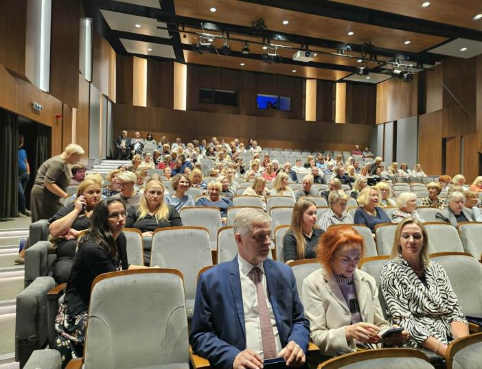 Molėtų kultūros centre vyko konferencija „Švietimo keliu kartu 2026“