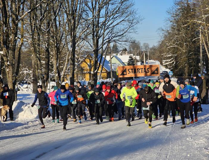 Suginčiuose jau 36-ąjį kartą įvyko tradicinis bėgimas aplink Želvos ežerą