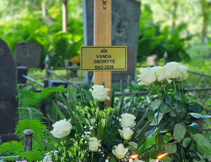 Į paskutinę kelionę buvo palydėta Molėtų rajono savivaldybės garbės pilietė, tautodailininkė ir poetė Vanda Giedrytė