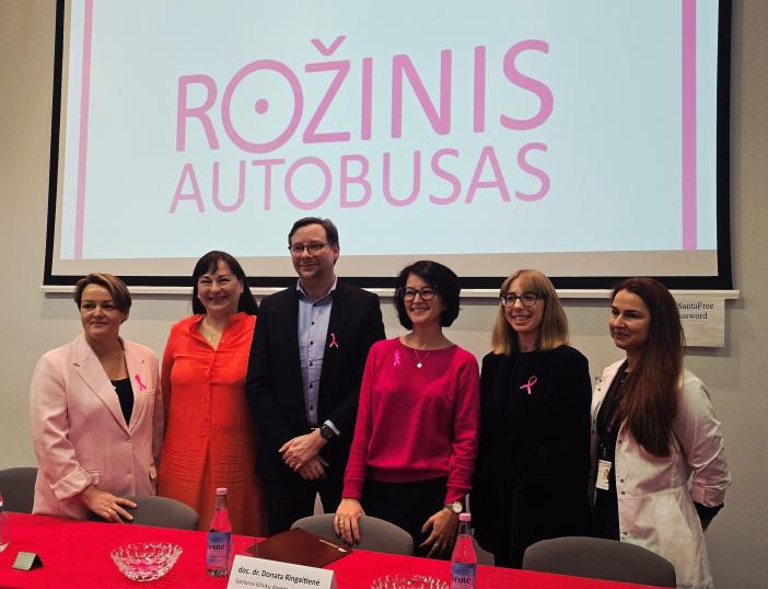 Molėtų rajono moterų išvyka su „Rožiniu autobusu“