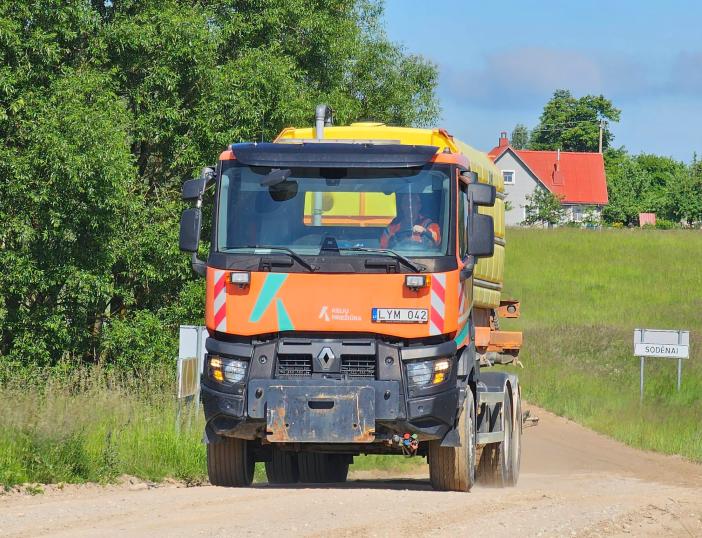 Sodėnų ir Šnieriškių gyvenvietėse taikomos žvyrkelių dulkėtumo mažinimo priemonės