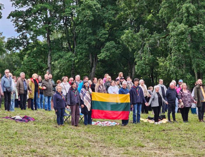 Molėtų mieste ir rajone Valstybės dieną vieningai skambėjo „Tautiška giesmė“