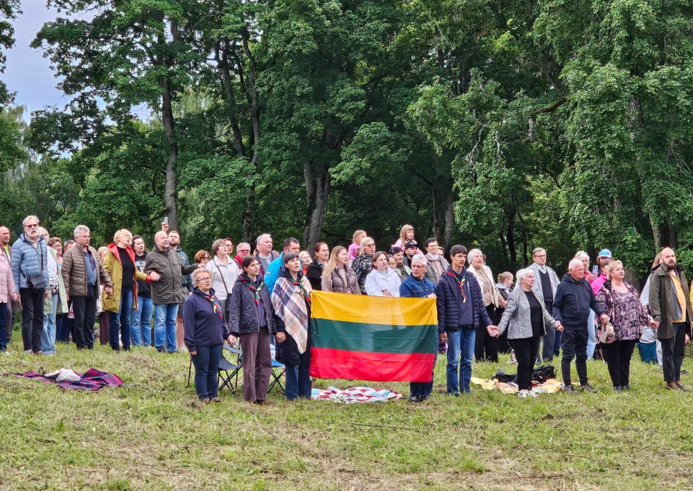 Molėtų mieste ir rajone Valstybės dieną vieningai skambėjo „Tautiška giesmė“