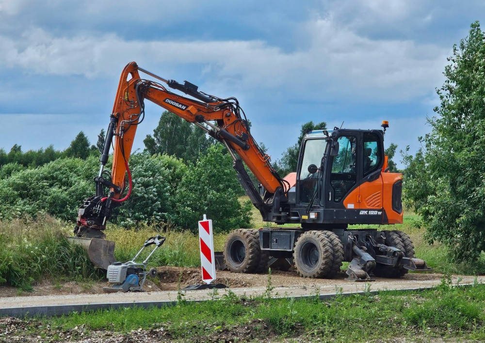 Meras su seniūnais apžiūrėjo vykdomus infrastruktūros tvarkymo darbus Giedraičiuose ir Dubingiuose