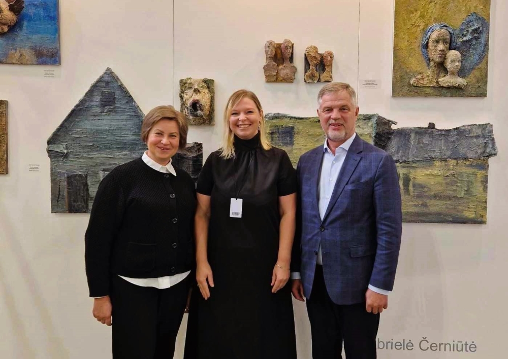 Molėtų rajono meras lankėsi tarptautinėje šiuolaikinio meno mugėje, kurioje viena iš meno galerijų - Molėtų dailės galerija