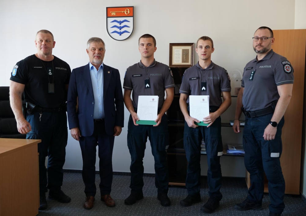 Molėtų rajono savivaldybė pasirašė trišales sutartis dėl policijos pareigūnų pritraukimo