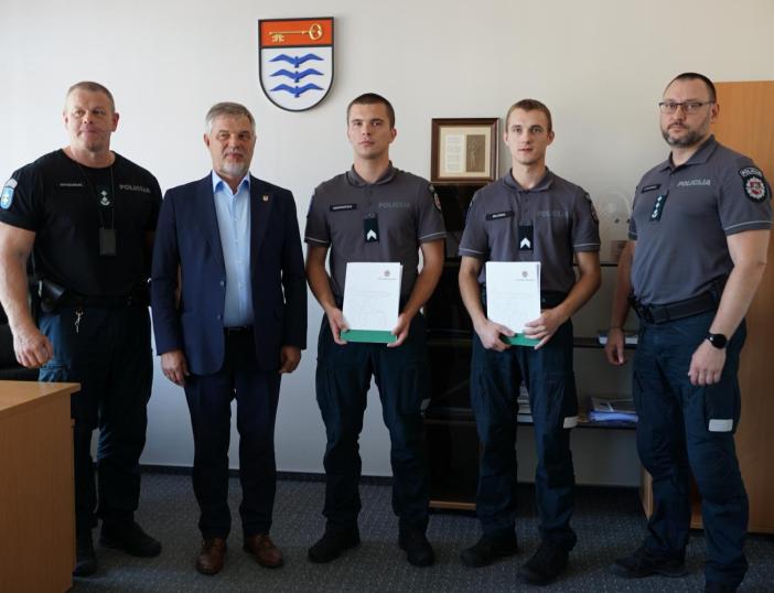 Molėtų rajono savivaldybė pasirašė trišales sutartis dėl policijos pareigūnų pritraukimo