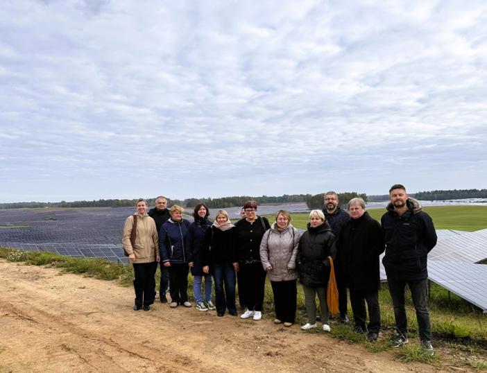 Danijos Karalystės ambasados susitikime pasiūlyta idėja bendradarbiauti su danų įmonės „Nordic Solar“ saulės energijos parko atstovais švietimo srityje žengia pirmuosius žingsnius