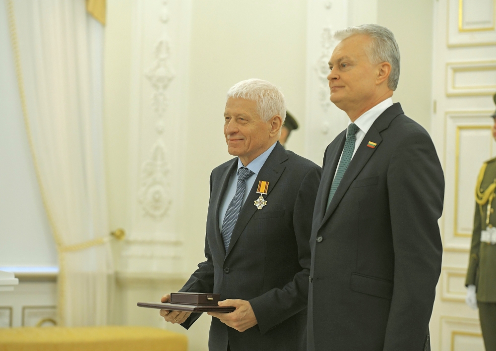 Molėtų rajono garbės piliečiui A. Šakaliui - Prezidento apdovanojimas už nuopelnus Lietuvai