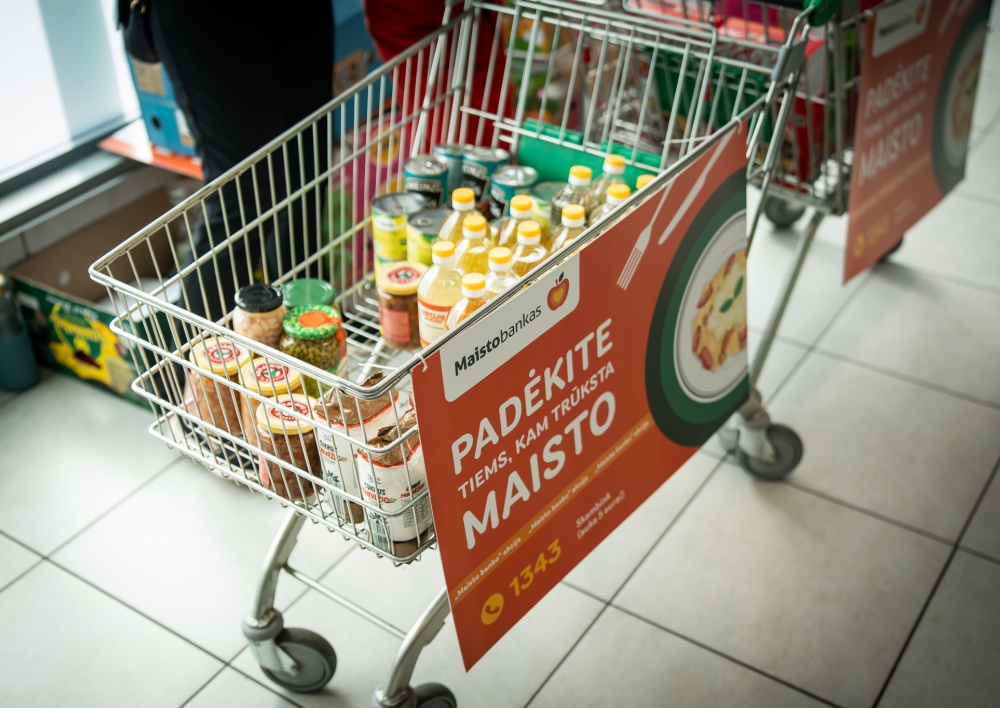 Tūkstančiai savanorių kviečia prisidėti: šį savaitgalį parduotuvėse vyks „Maisto banko“ akcija 
