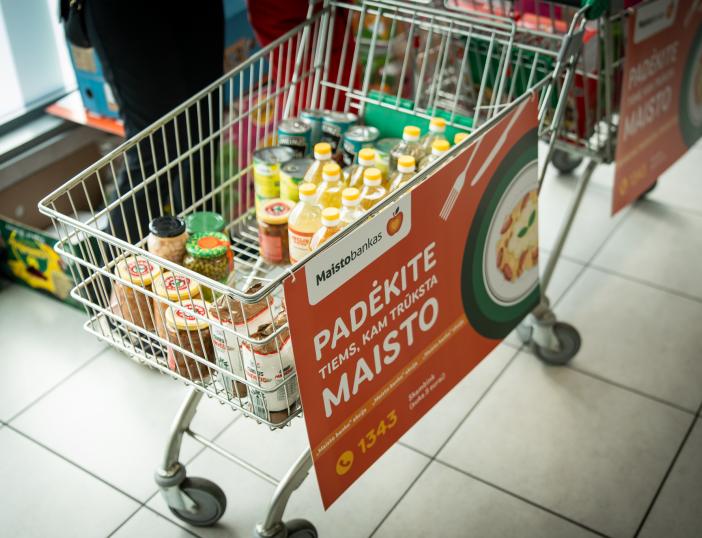 Tūkstančiai savanorių kviečia prisidėti: šį savaitgalį parduotuvėse vyks „Maisto banko“ akcija 