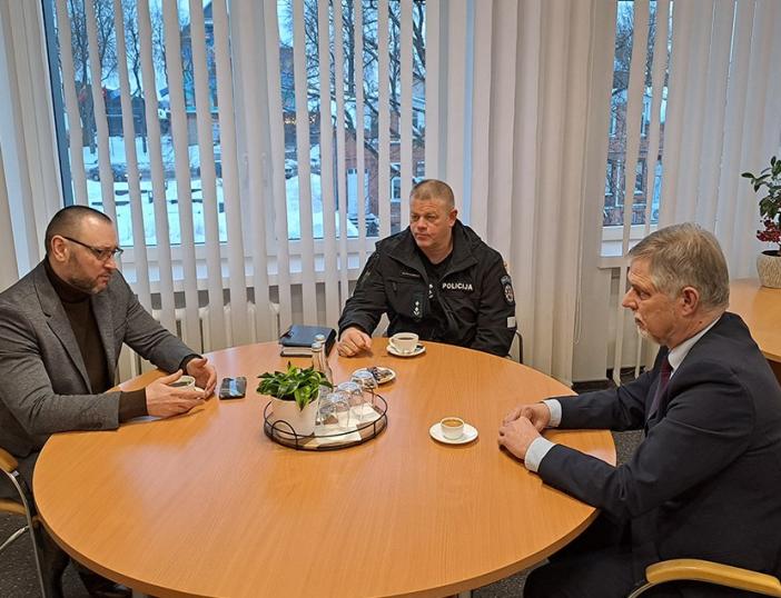 Molėtų rajono savivaldybėje aptarti bendradarbiavimo su policija klausimai